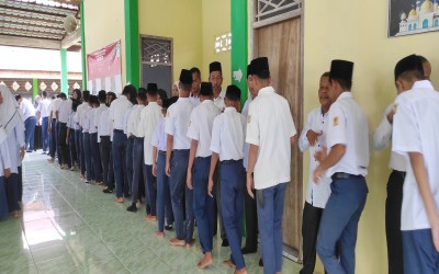 Hari Pertama Masuk Madrasah MTsN 2 Aceh Timur Gelar Halal Bin Halal