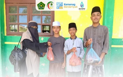 Semangat Berkurban dan Berbagi, Keluarga Besar MTsN 2 Aceh Timur Salurkan Daging Kurban