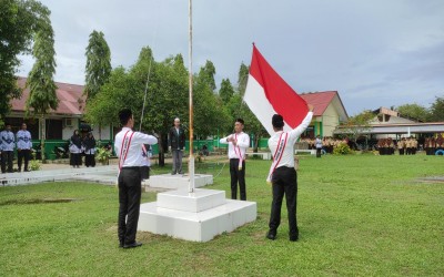 Meski Awal Berkendala Karena Hujan Deras, Upacara HGN tetap dilaksanakan di MTsN 2 Aceh Timur dan Berjalan Lancar